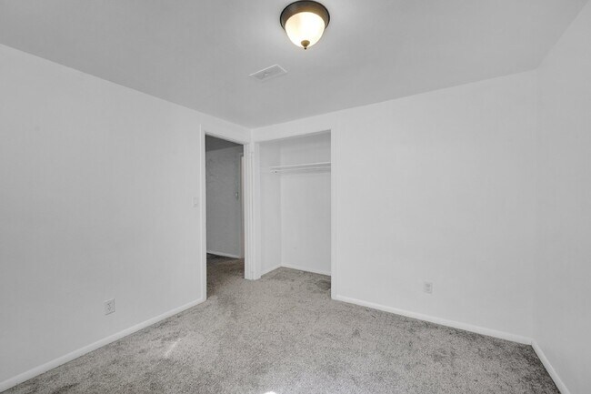 Building Photo - $2,095.95 with $300 off the first month's Rent - 4 Bedrooms, 2 Bathrooms, Single Family Home in C...