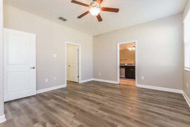 Building Photo - 10129 Count Fleet Dr