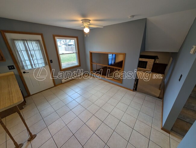 Building Photo - Spacious Elyria Split-Level Near LCCC with Fireplace & Fenced Yard