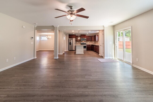 Building Photo - 3733 Moseley Dr