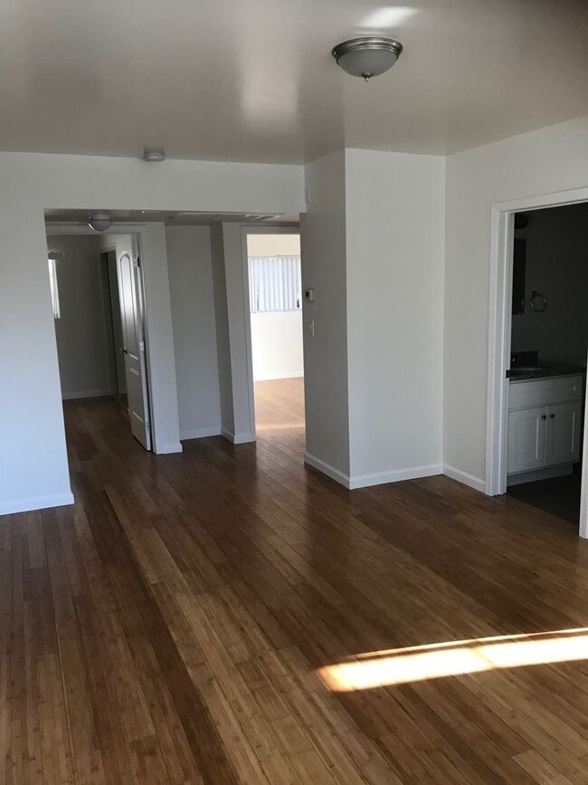 Building Photo - 1828-1828 Montrose St