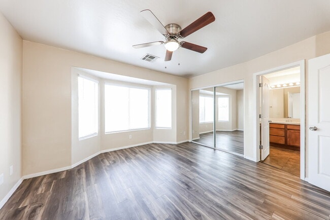 Building Photo - 5404 S 28th Ave