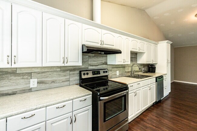 Building Photo - Sharp 3 Bedroom in LISD