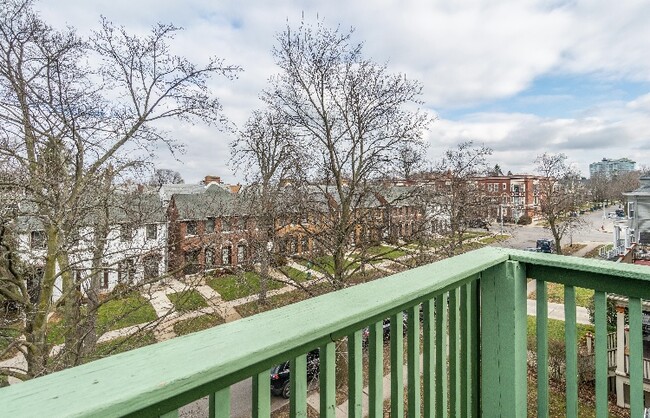 Building Photo - 216 Lexington Ave