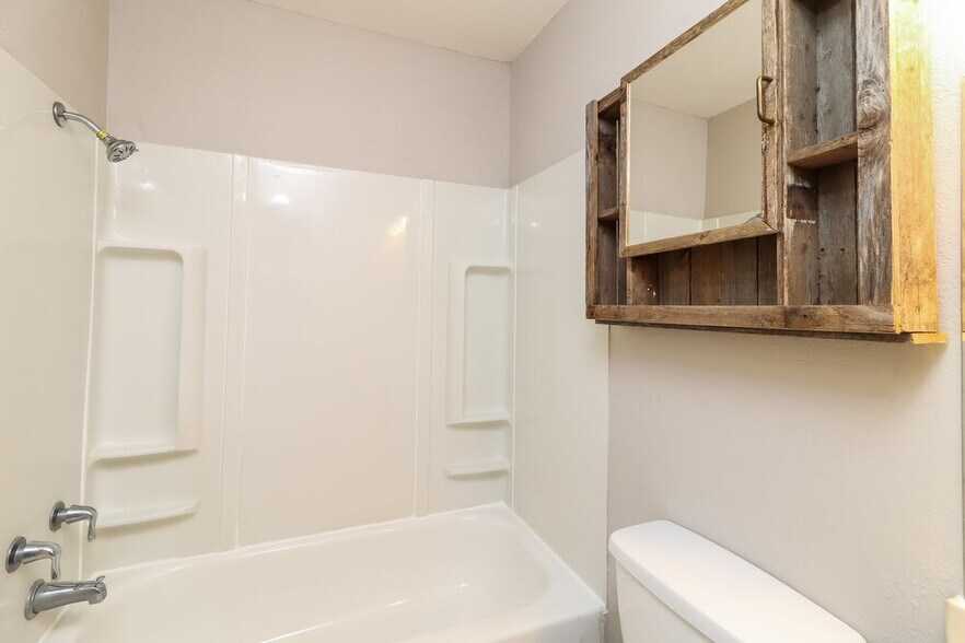 Building Photo - 428 Guadalupe Dr