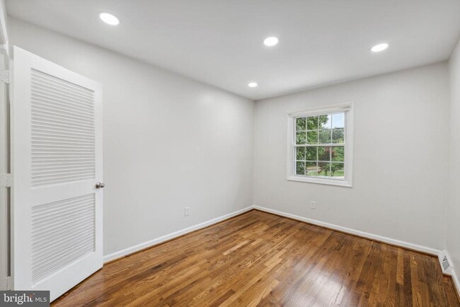 Building Photo - 6008 Waterbury Ct