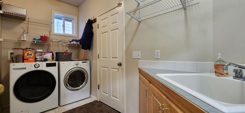 Building Photo - 22943 SE 27th Ct