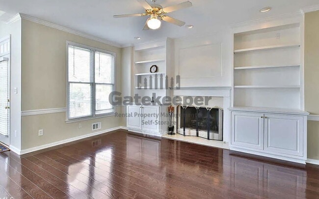 Building Photo - 115 Hidden Lake Dr