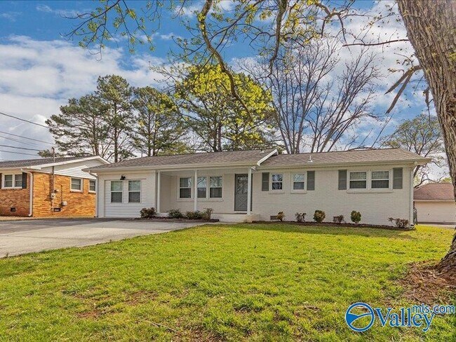 Building Photo - 315 Jack Coleman Dr NW