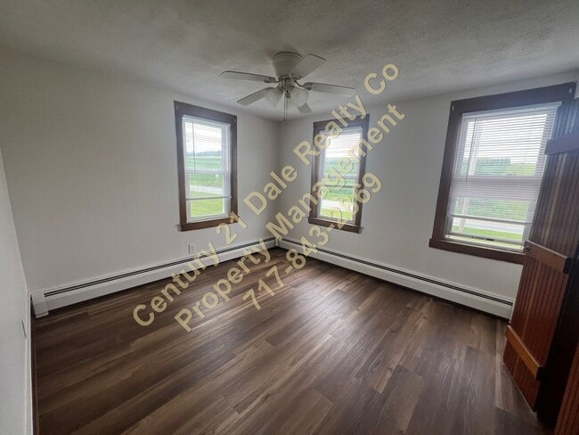 Building Photo - 4 BR Home in Red Lion School District
