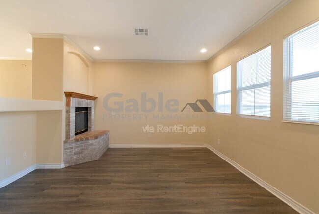 Building Photo - 37400 Queen Anne Pl