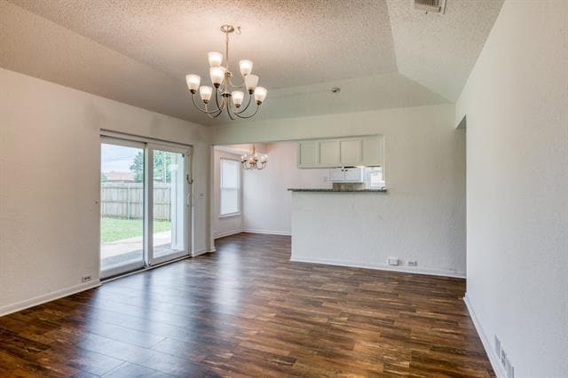 Building Photo - 1700 Willow Vale Dr