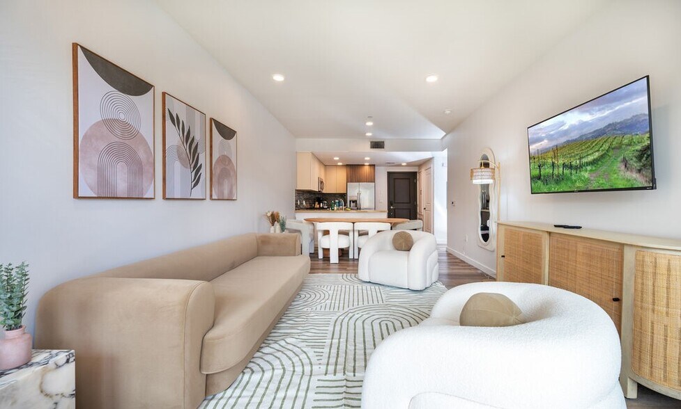 Building Photo - 1070 S Bedford St