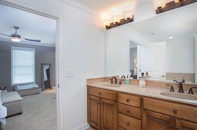 Building Photo - 308 East Promenade