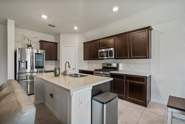 Building Photo - 1215 Cres View Dr