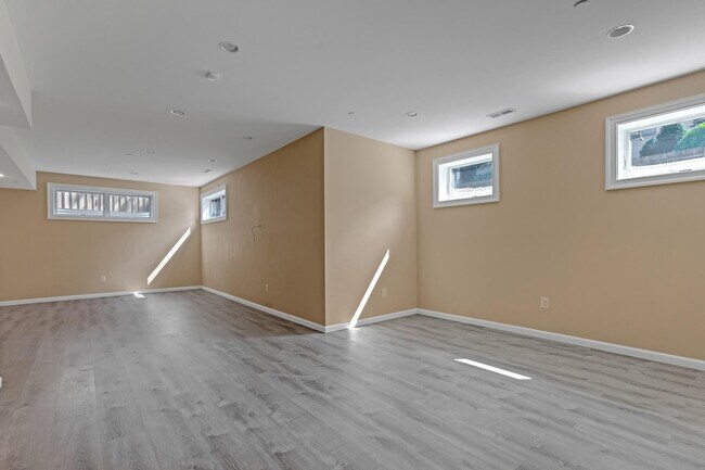 Building Photo - 7607 Newmarket Dr