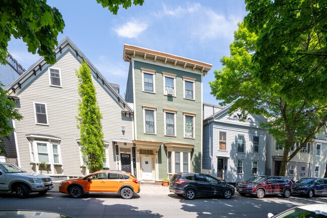 438 W 4th Street is located in South Boston. - 438 W 4th St