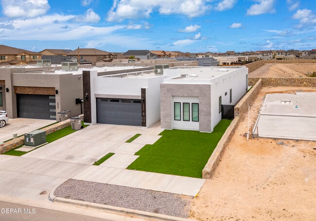 Building Photo - 2809 Tierra Garden Dr