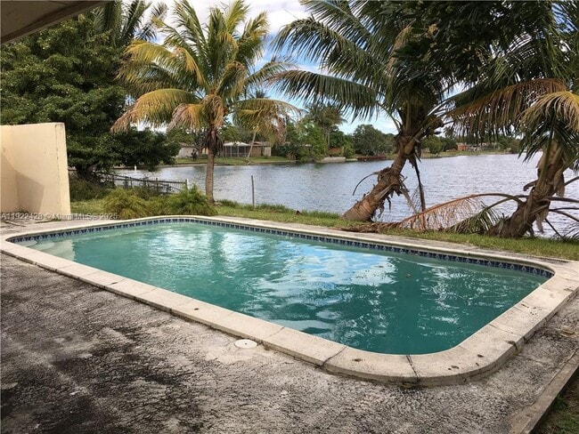 Building Photo - 3705 SW 68th Ave