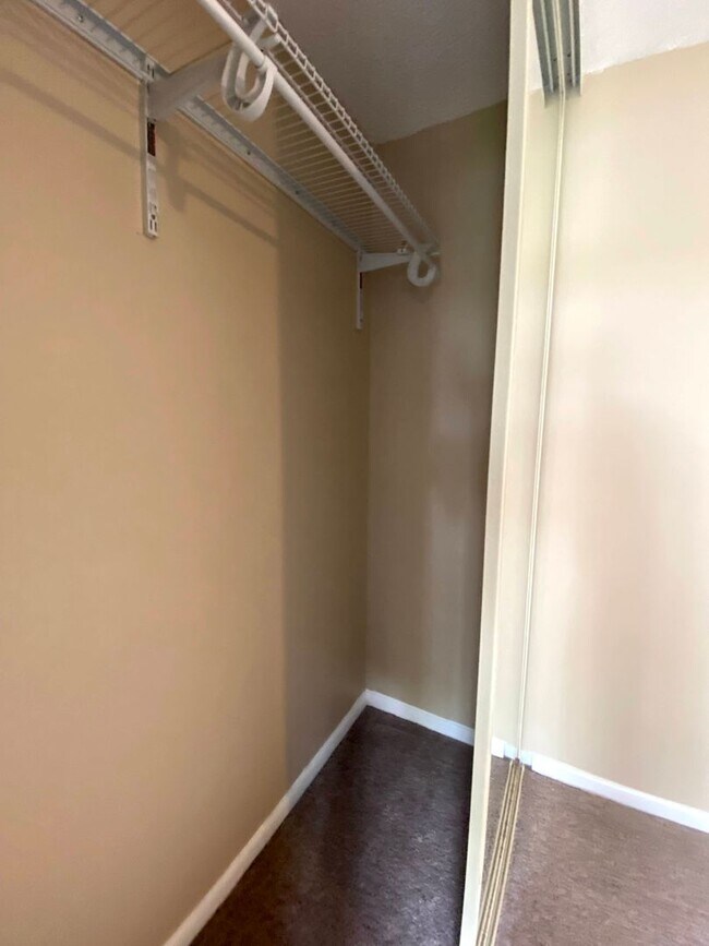Building Photo - Beautiful and well-maintained 2BR/2BA town...