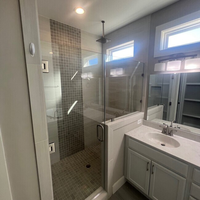 Building Photo - 1622 Prop Dr