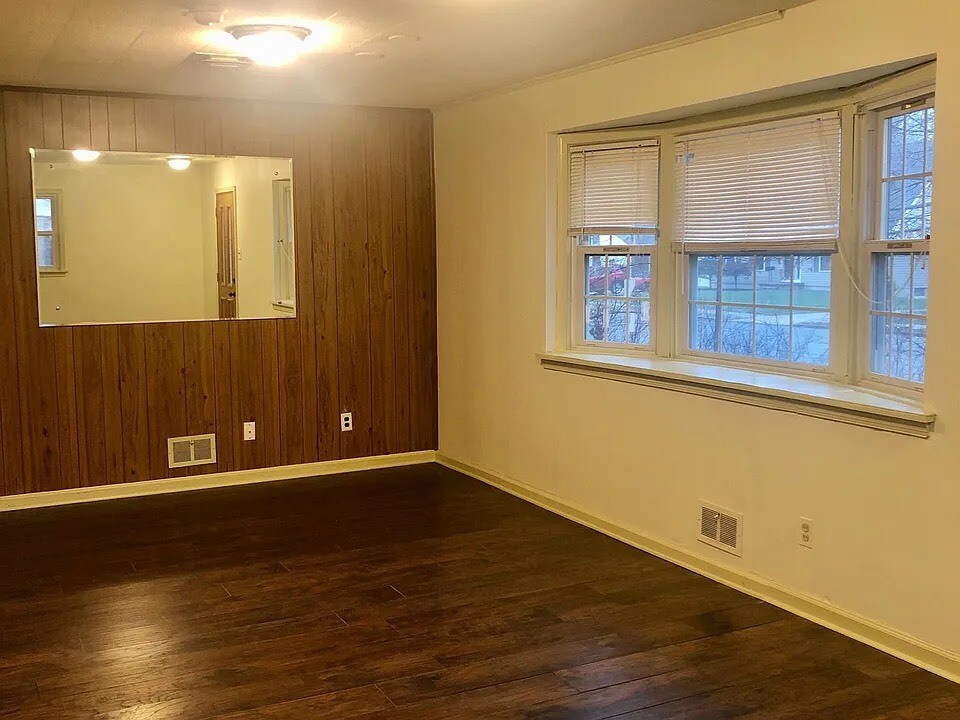 LIVING ROOM - 201 Deptford Rd