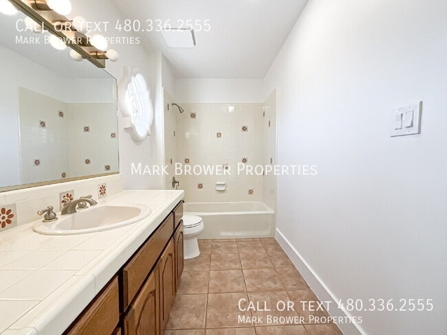 Building Photo - 228 W Royal Palm Rd