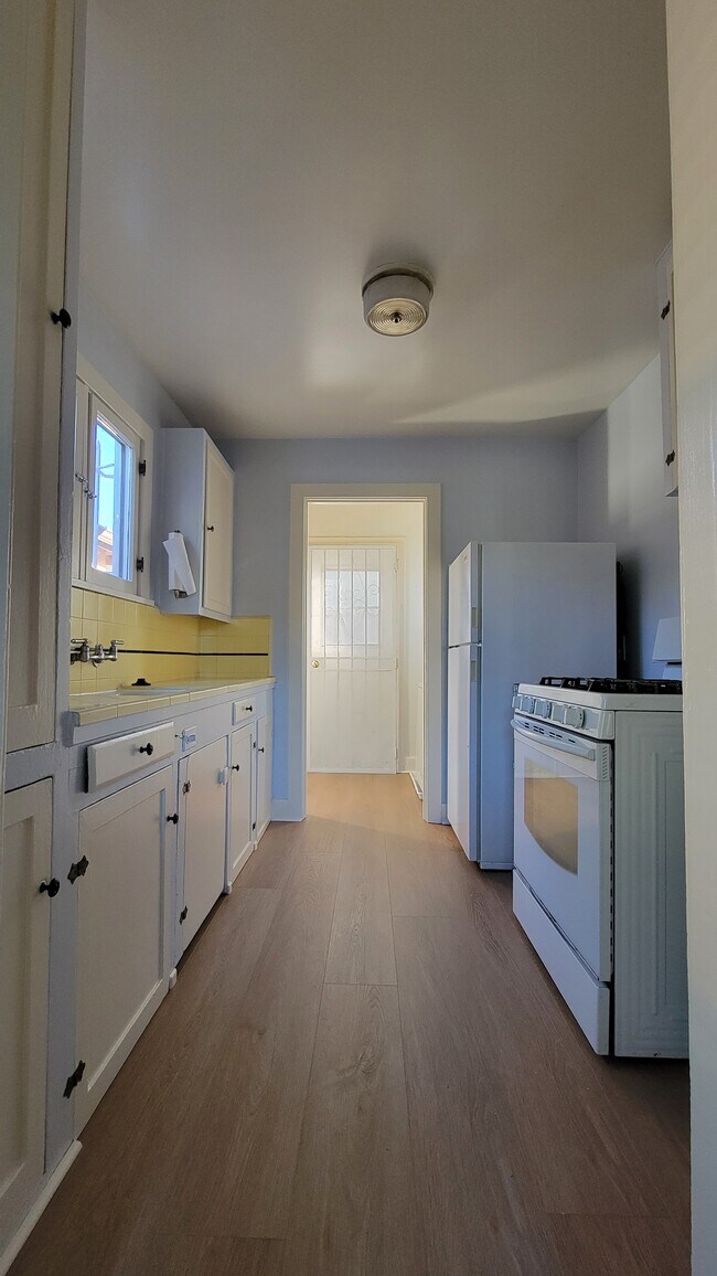 Building Photo - 1908 Stoner Ave