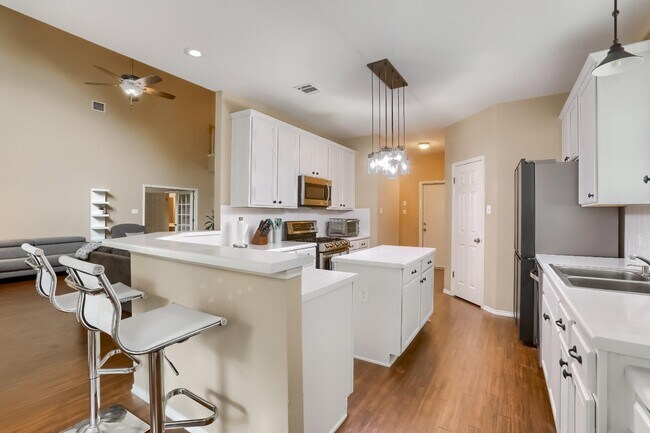 Building Photo - 301 Gulfstream Dr