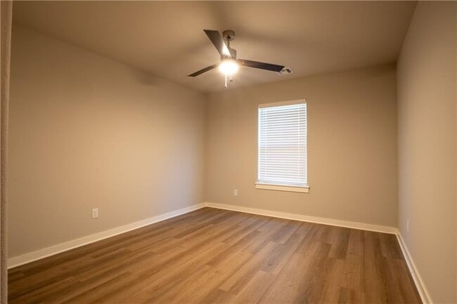 Building Photo - 1243 N Pink Ter