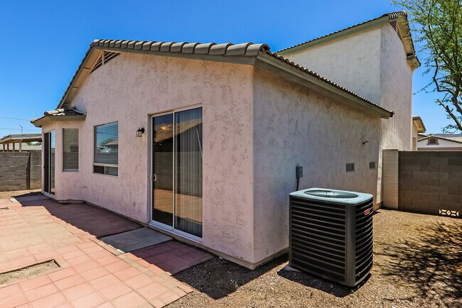 Building Photo - 1222 E Grove St