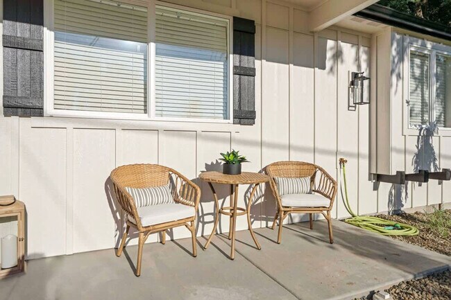 Building Photo - 44 S Sugar Ave