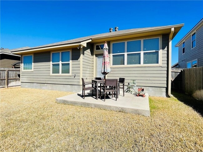 Building Photo - 2103 Dumfries Dr