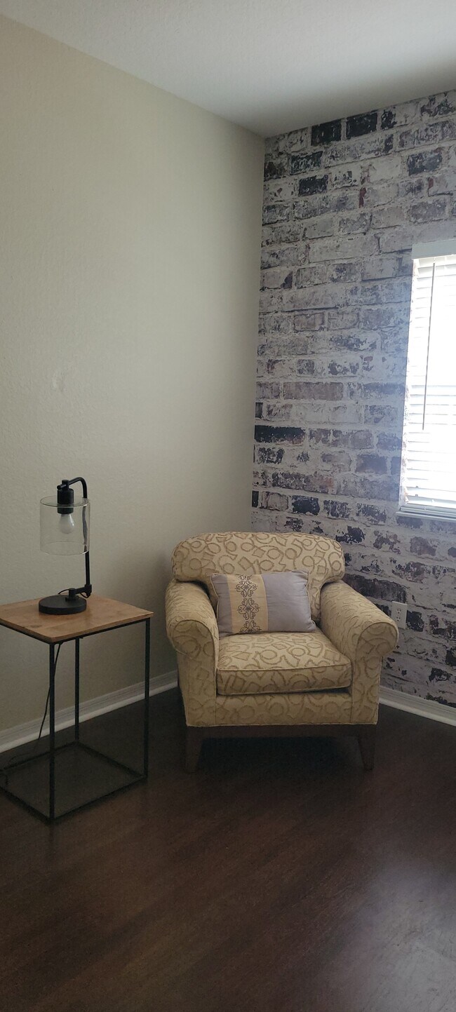 Building Photo - 1064 N Tamiami Trl