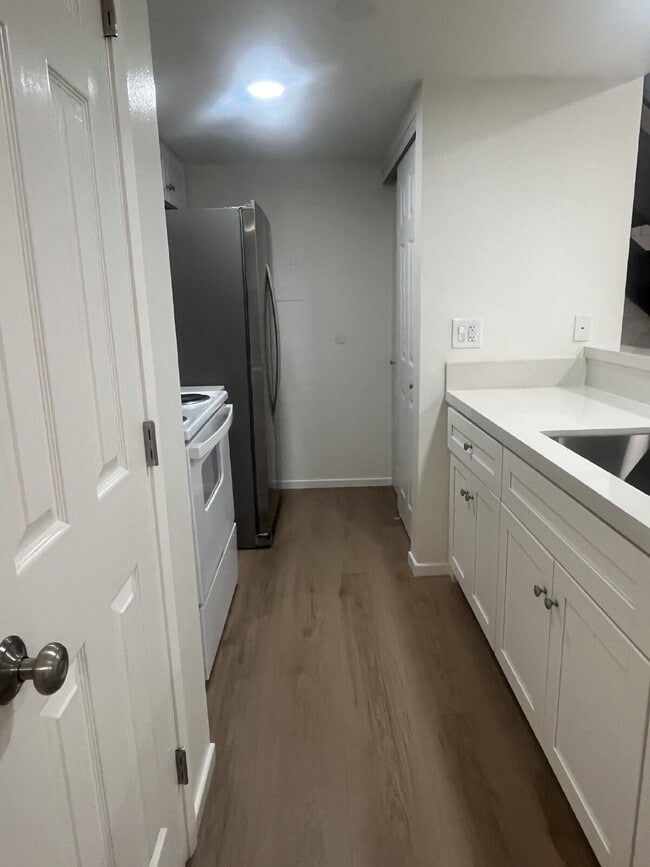 Building Photo - Charming 2-Bedroom Condo with Elegant Upgrades