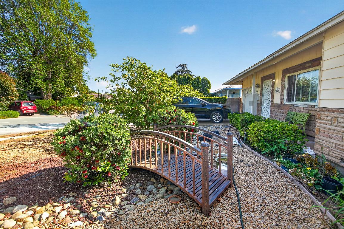 Building Photo - 2853 Doolittle Ave