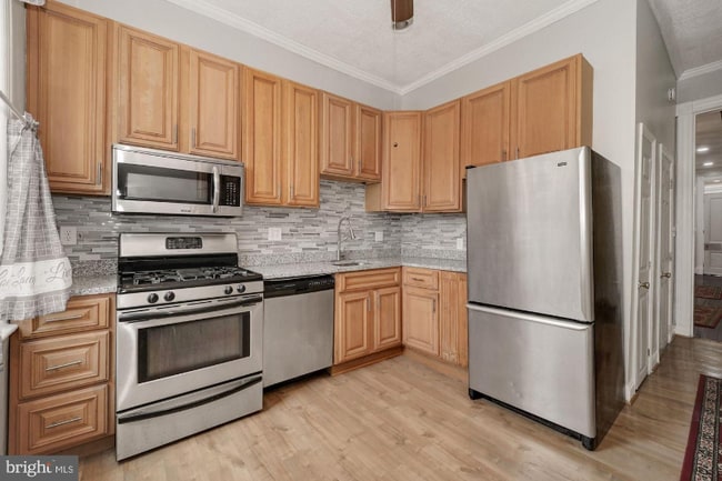 Building Photo - 633 8th St NE