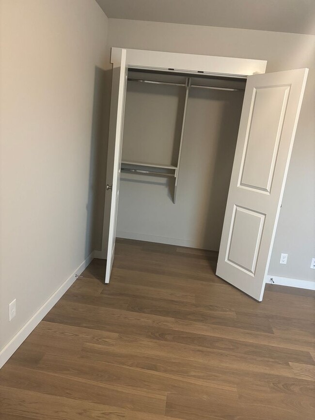 Building Photo - Beautiful New Duplex!