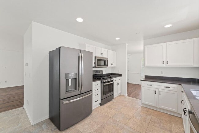 Building Photo - Spacious DuPont Home with A/C, Bonus Loft, Large Patio & Fully Fenced Yard!