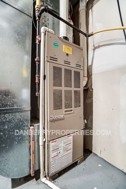 Building Photo - 3565 Turret Green Dr