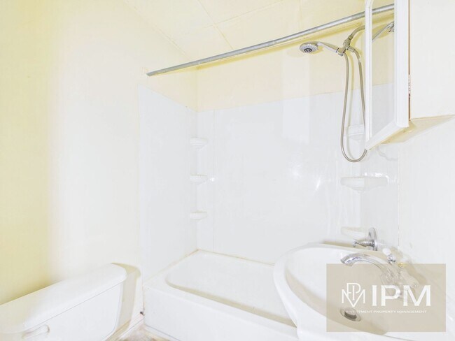 Building Photo - 1001 W Princess St