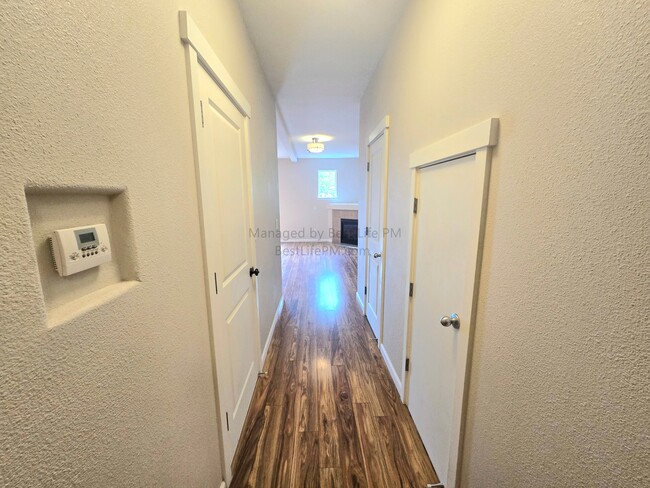 Building Photo - 17923 SW Niks Dr