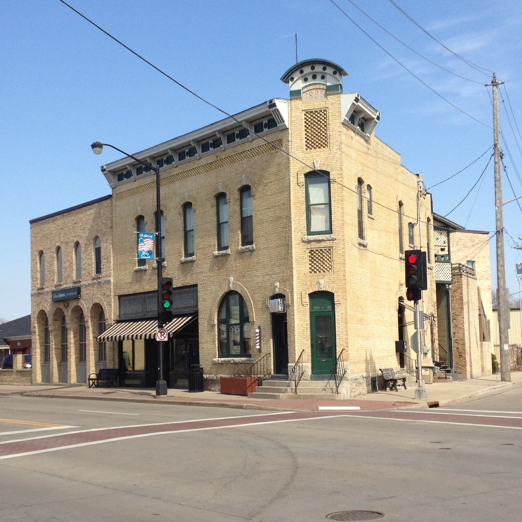 Building Photo - 301 N Commercial St