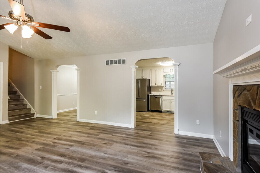 Building Photo - 2721 Candler Ln