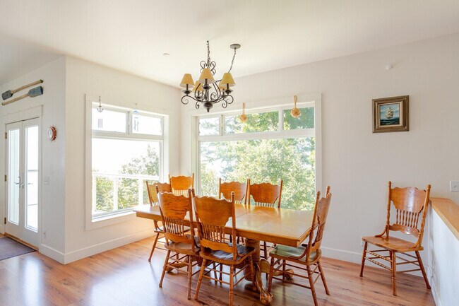 Building Photo - 22164 Umland Cir