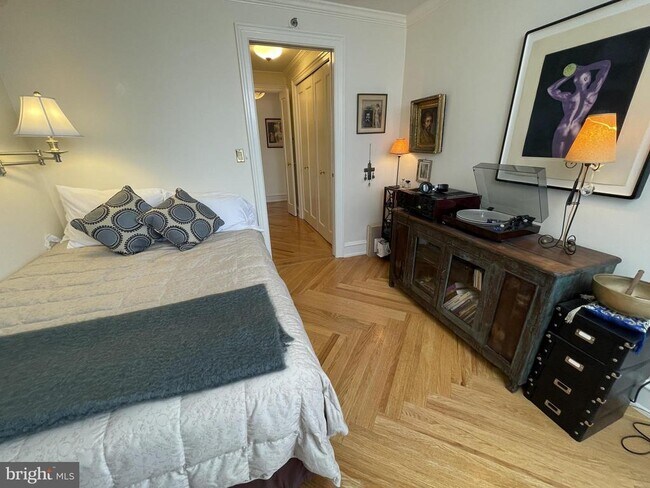 Building Photo - 2018 Walnut St