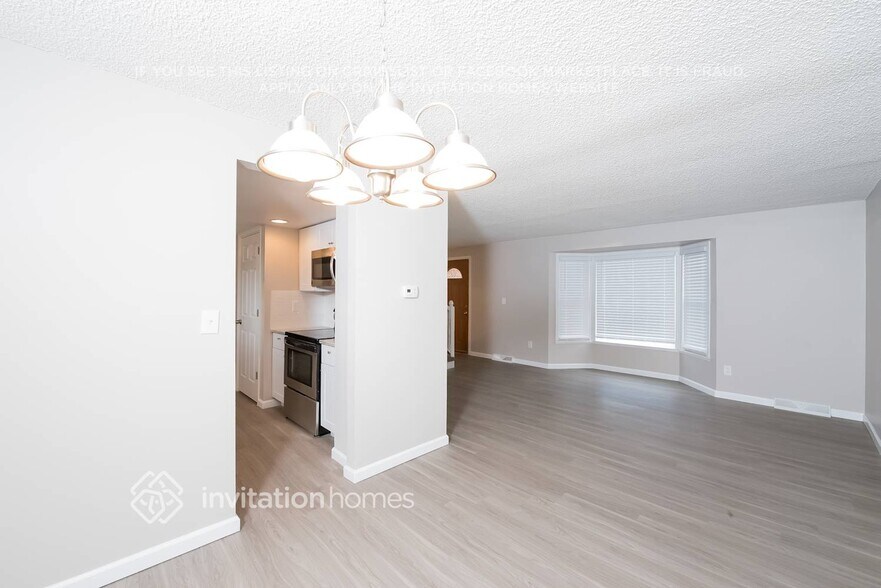 Building Photo - 10439 Iris Way