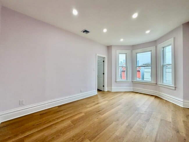 Building Photo - 130 Beach St