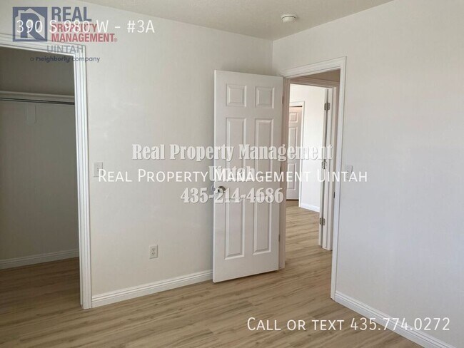 Building Photo - 390 980