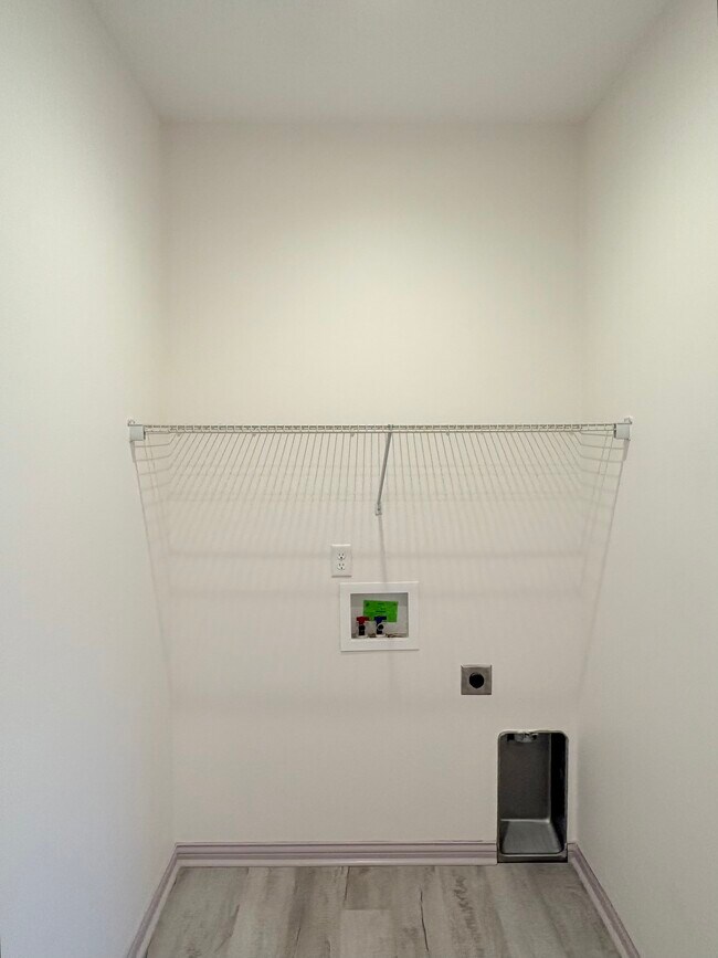 Building Photo - 839 Sweet Bay Ave